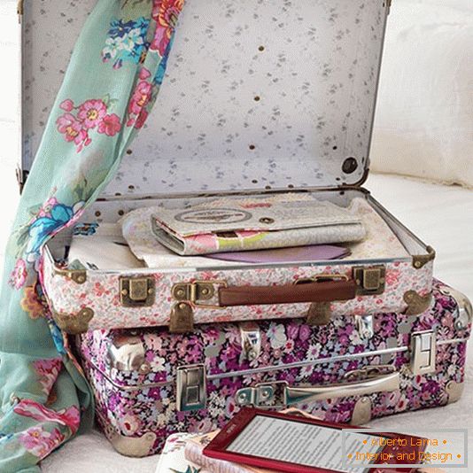 Predivan stilizovani kofer