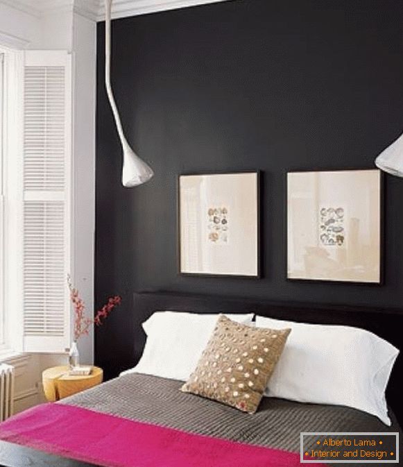 Moderna spavaća soba u crnoj i roze
