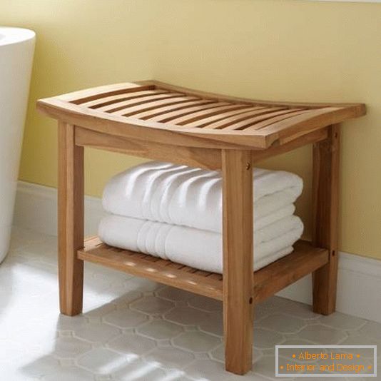 Drvena stolica za kupatilo