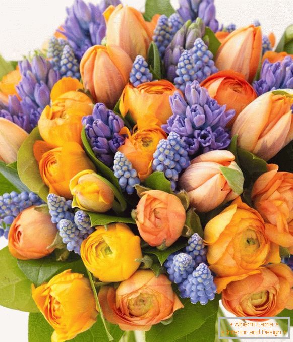 Buket narandžastih i ljubičastih cvijeća