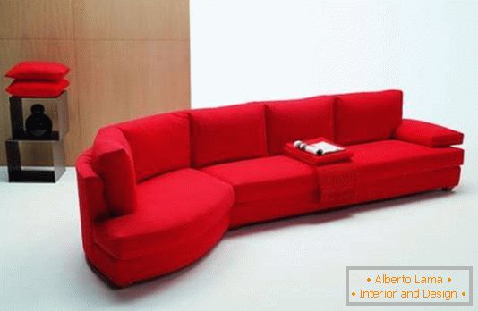 crveno-modularna sofa