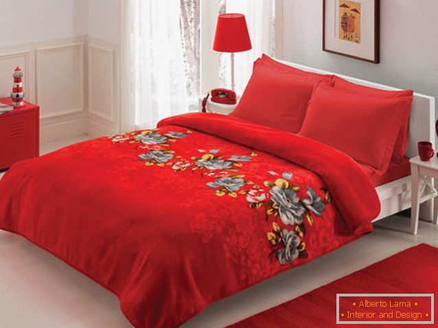Romantična spavaća soba u crvenim bojama
