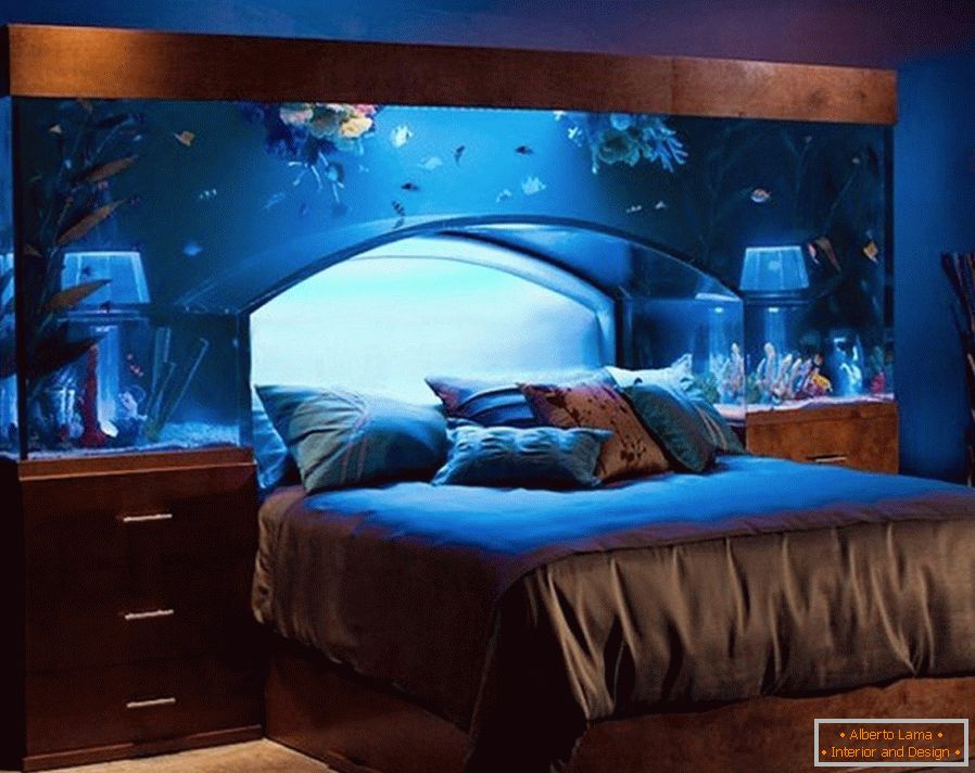 Akvarijum iznad kreveta