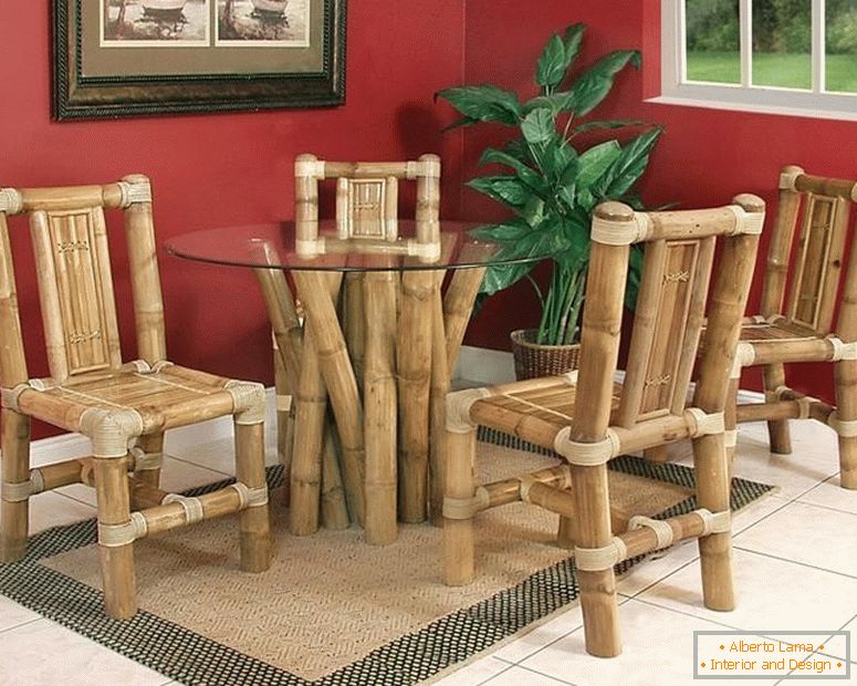 Stol i stolice od bambusa