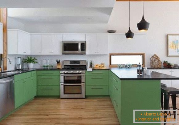 Kuhinja u bijeloj i zelenoj boji - fotografija sa tamnim vrhom