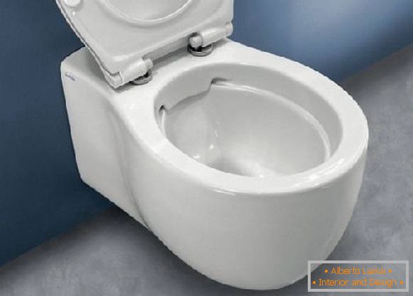 Bezbojkovo toalet, foto 1