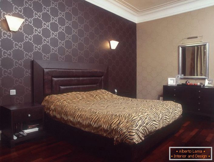 Elegantna tapeta za modernu spavaću sobu u baroknom stilu.