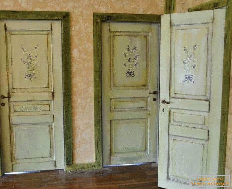 Stara vrata će odgovarati stilu Provansi i Vintage