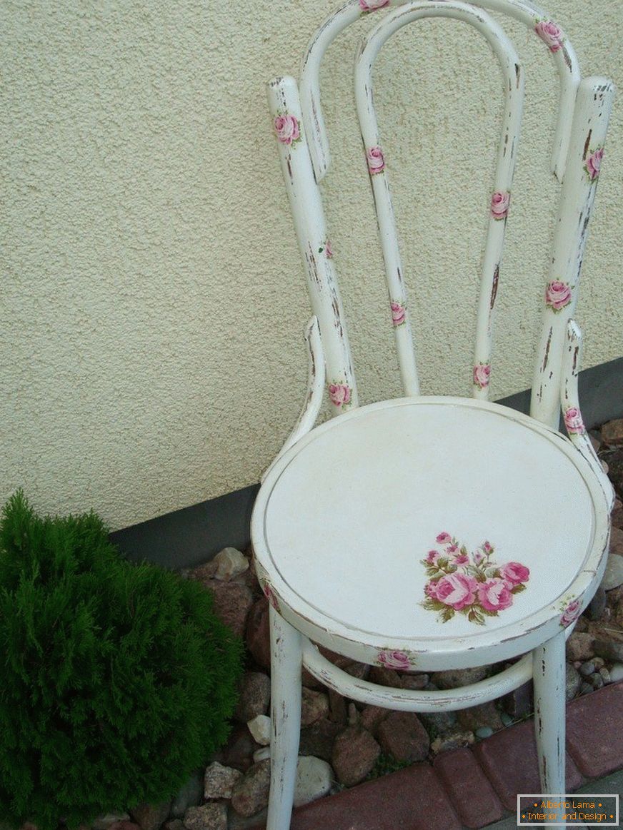 Stolica je uređena u stilu Provanse