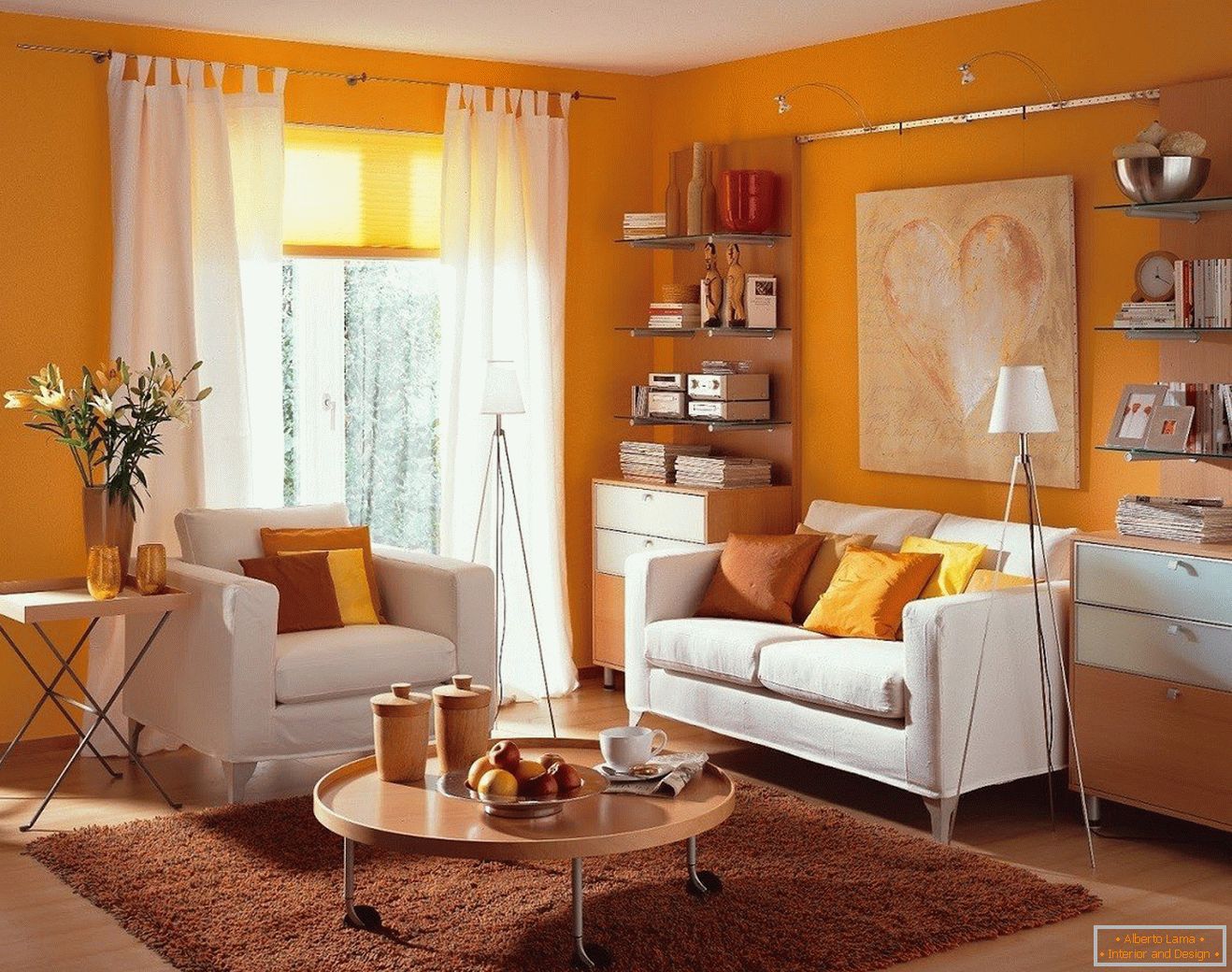 Dnevna soba sa narandžastim zidovima