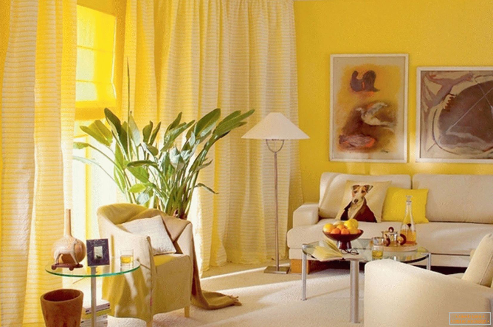 Solarna dnevna soba je žuta