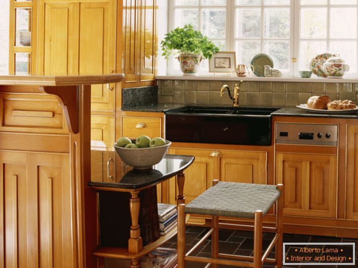 Za kvadratne kuhinje najbolje je izabrati drveni kuhinjski set u obliku slova L.