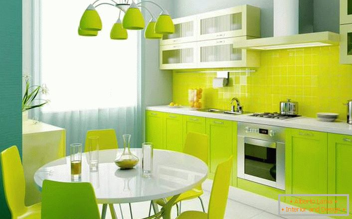 Sveža, bogata nijansa zelene je odličan izbor za ukrašavanje male kuhinje.