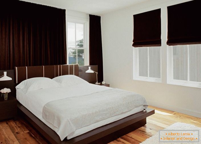 Spavaća soba wenge ne voli eksces, tako da dekorativni elementi treba da budu minimalni. 