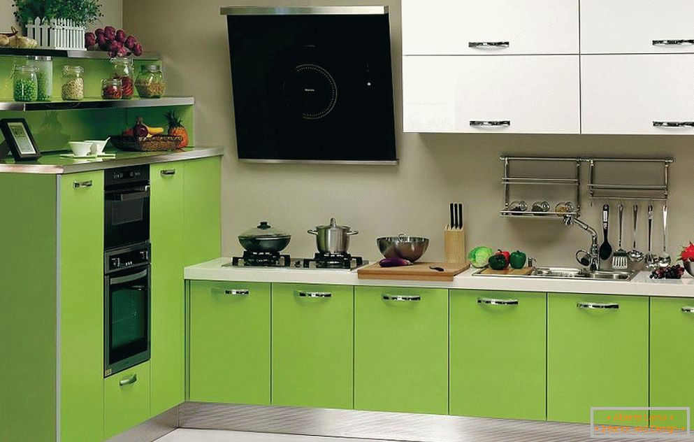 Kuhinja u svetlo zelenoj boji