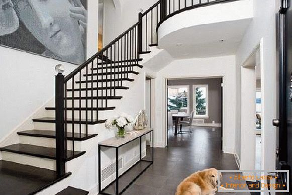 hodnik u kući sa dizajnom za stepenice, foto 36
