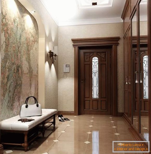Predivan dizajn hodnika u privatnoj kući u klasičnom stilu