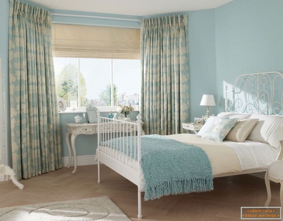 Zavese za dizajn spavaće sobe u plavoj boji