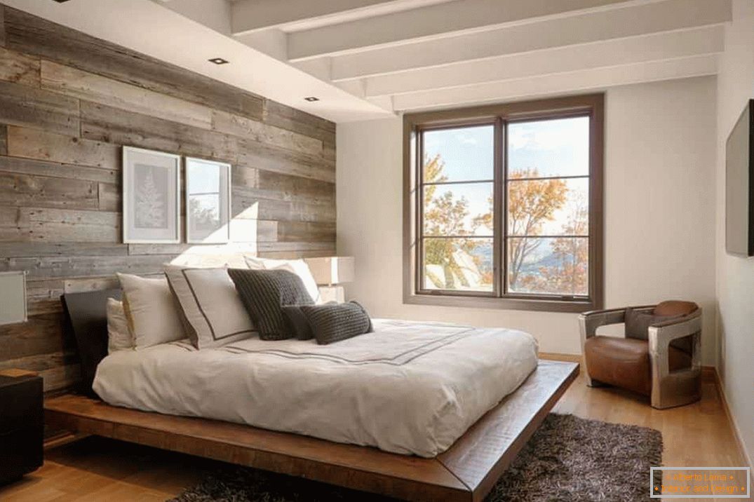 Dizajn spavaće sobe od 4 do 4 sa podijumom i prozorom