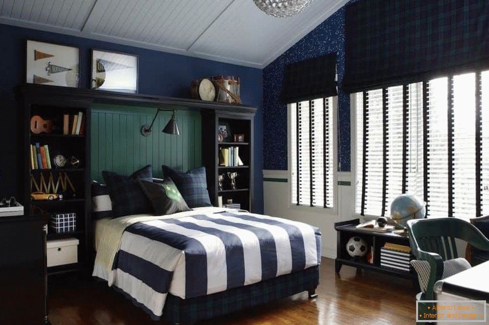 Velika spavaća soba za dečaka u plavim tonovima