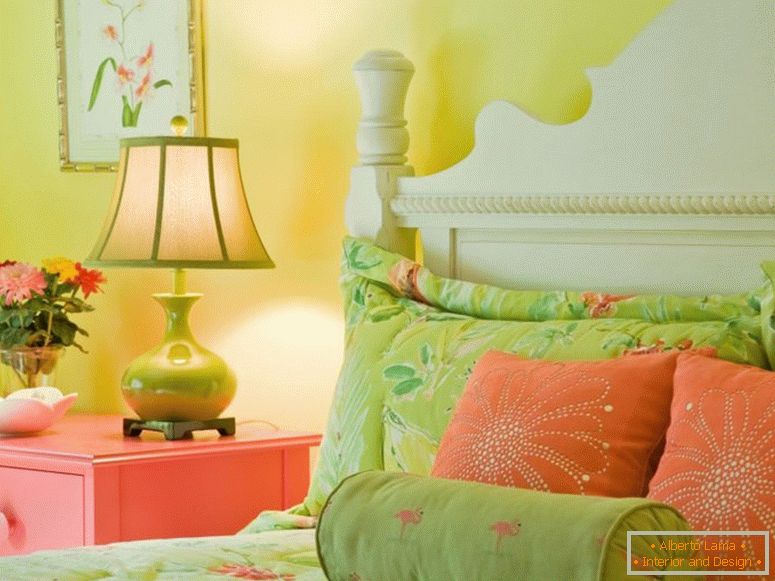 Kombinacija zelene boje sa drugim bojama u unutrašnjosti spavaće sobe