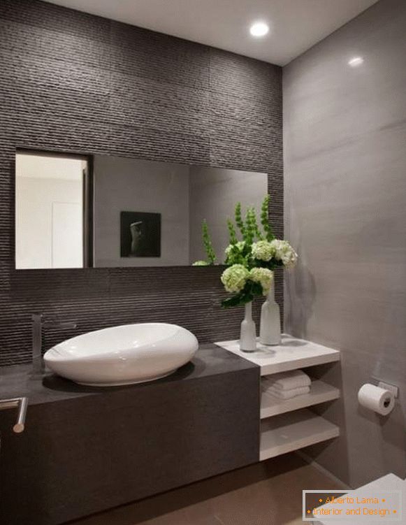 Crno-beli dizajn toaleta - fotografija prekrasne sobe