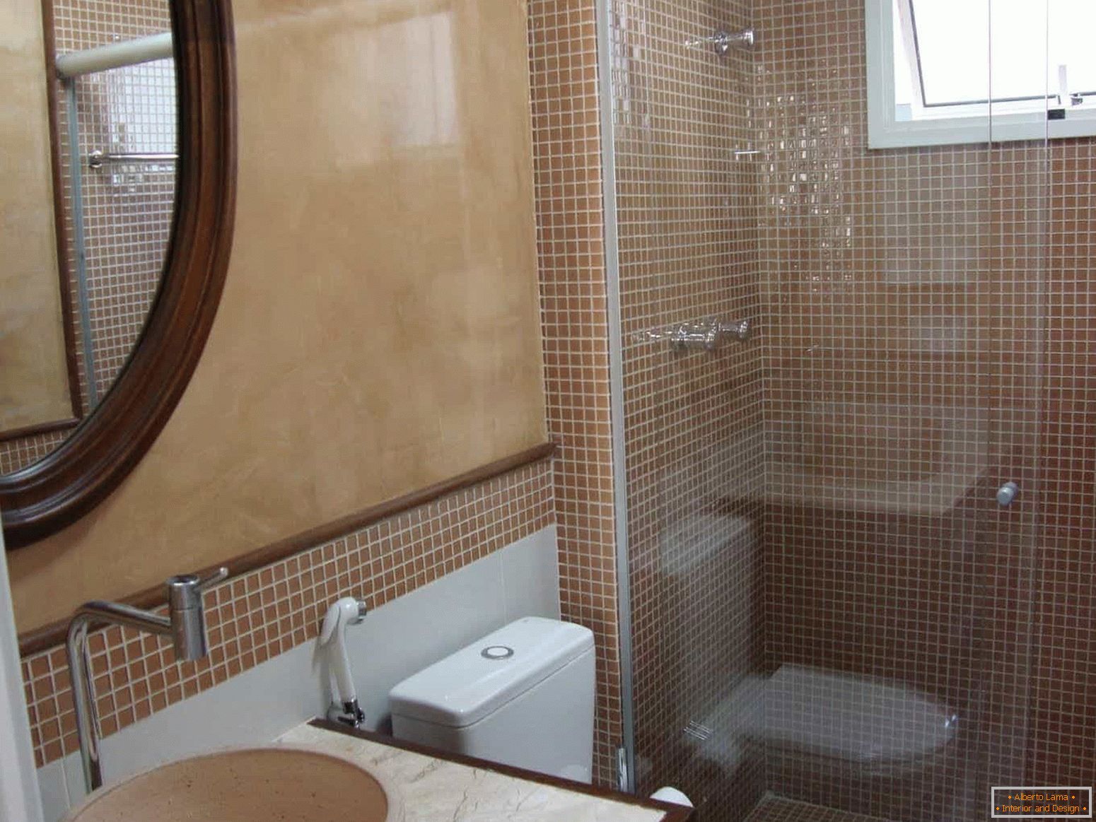 Mozaik je popularan u završetku kupatila u kućištu