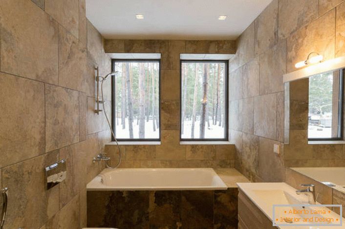Neobično rešenje za dizajn kupatila u minimalističkom stilu je upotreba za završnu obradu keramičkih pločica, imitirajući teksturu prirodnog kamena.