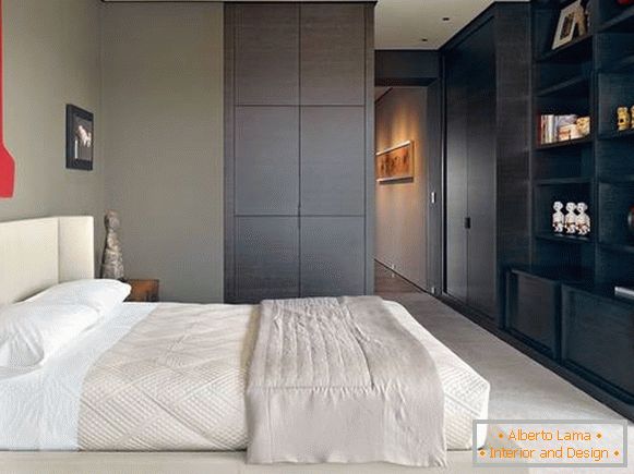 Elegantan dizajn spavaće sobe sa garderobom sa ugrađenim nameštajem