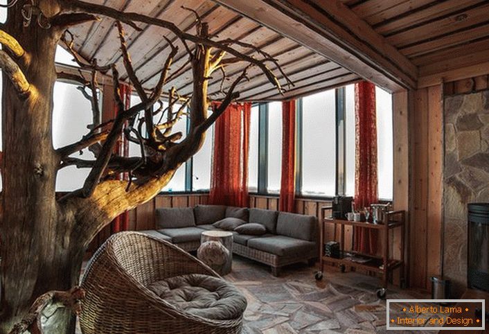 Gostinska soba u stilu države u udobnoj lovačkoj kući.