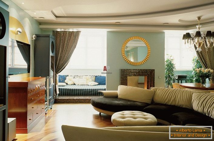 Dekor dnevne sobe u stilu talijanske zemlje je zanimljiv podni parket. Prirodni premaz skladno kombinuje svjetlo i tamne elemente.