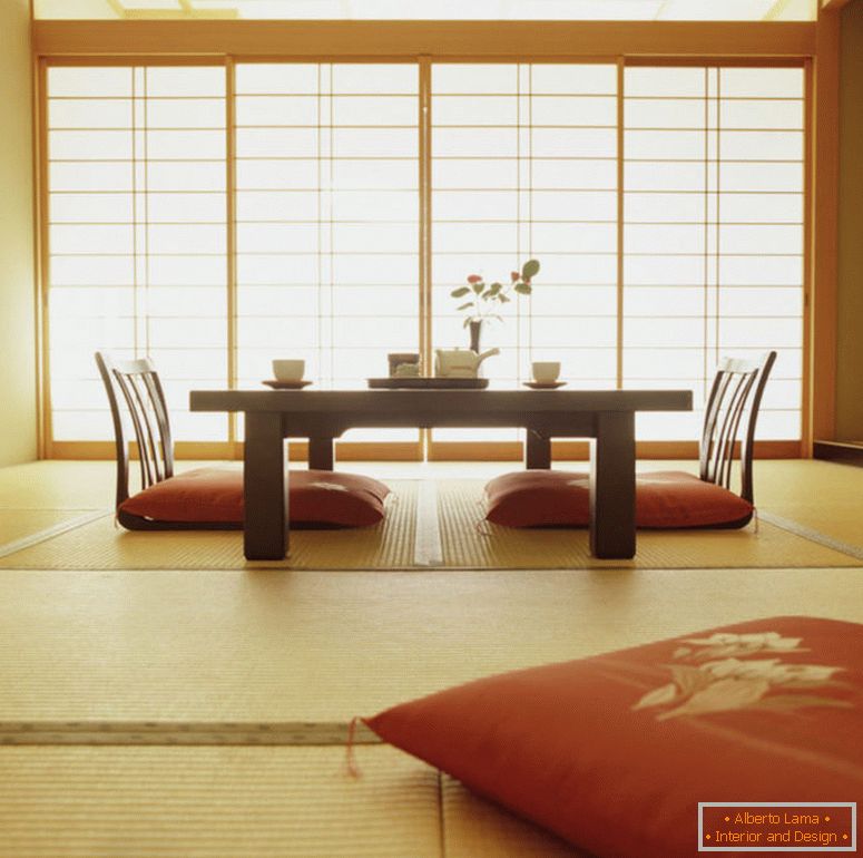 Dekoracija-dnevni boravak-sa-japanskim-stilom-plus-a-stolom-i-vazom-cveća-onda-jastuk-plus-tepih-1024x1017