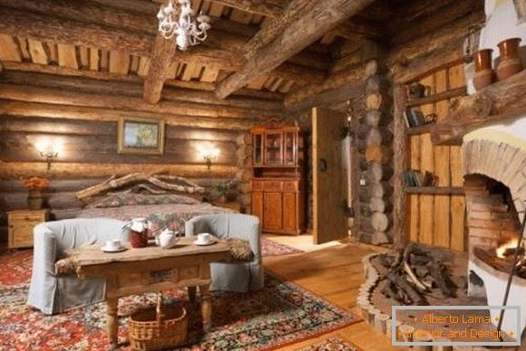 Unutrašnjost drvene kuće iz logova unutar - fotografije u ruskom stilu