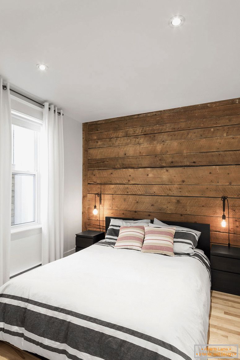 Drveni akcentni zid u unutrašnjosti male spavaće sobe