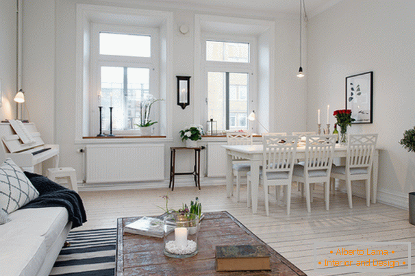 Dnevni boravak i trpezarijski apartmani u skandinavskom stilu u Geteborgu