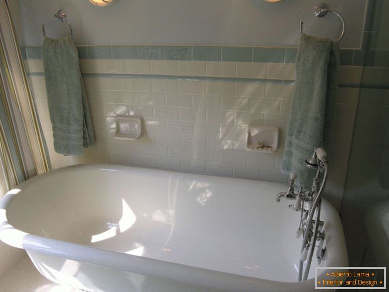 slatko-kupatilo-tradicionalno-bijelo-kopča-kad-u-malog-kupatilo-dizajn-ideja-slike-svežeg-u-unutrašnjosti-2017-kupatilo-podne pločice-ideje-tradicionalne