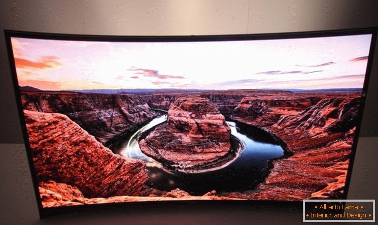 Zakrivljeni OLED televizor ima rezoluciju Full HD rezolucije 1920 x 1080 piksela