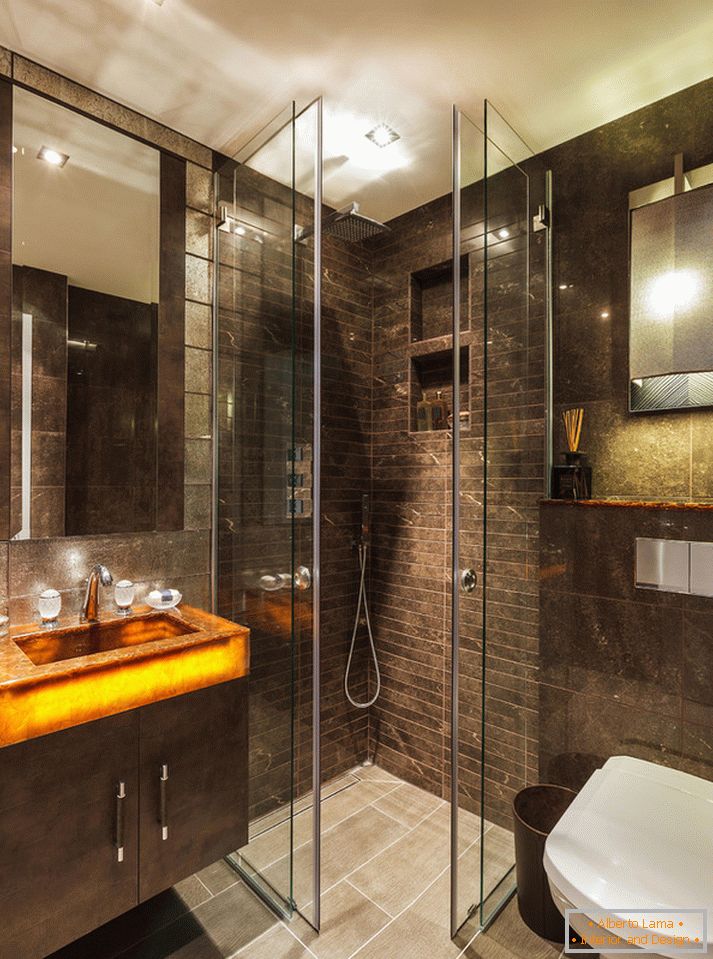 Kupatilo modernog apartmana male veličine