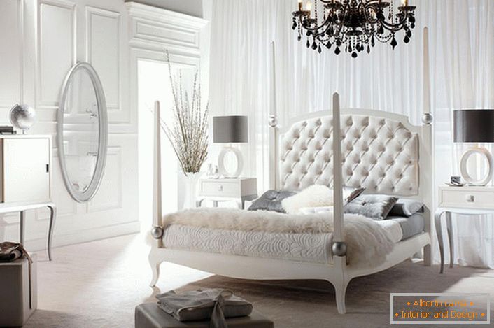 Luksuzna, moderna spavaća soba u stilu Art Nouveau sa pravilno odabranim osvjetljenjem. Nedovoljno veštačko osvetljenje stvara romantični sumrak u sobi.