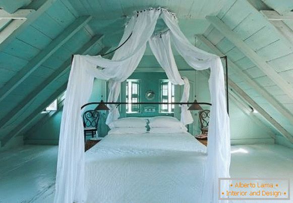 romantična spavaća soba-potkrovlje