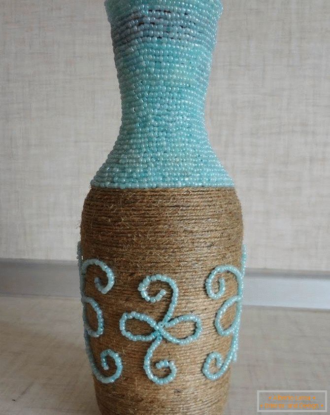 Dekoracija vaze vrpca i perlica