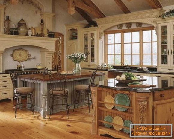 Klasičan stil starog svijeta u unutrašnjosti kuhinje