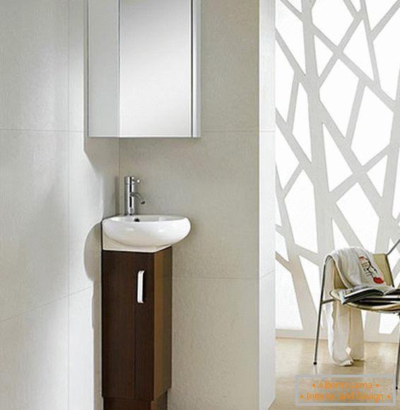 Minimalistički garderob u dizajnu male kupaonice