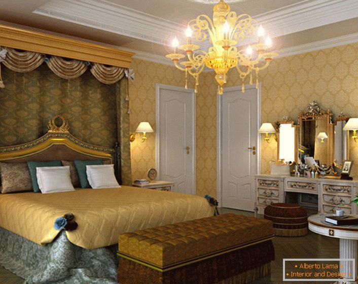 Prostrana spavaća soba u stilu Empire sa pravilno odabranim osvjetljenjem. Iznad kreveta visi krošnja od skupih, teških tkanina.