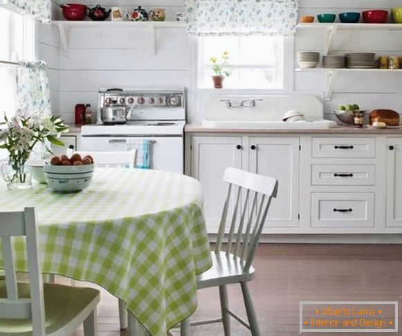 Kuhinjske zavese od bijele boje sa plavim uzorcima slika 2016