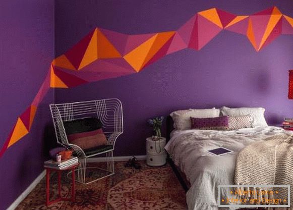 Ideje za slikanje zidova u stanu u ljubičastoj boji