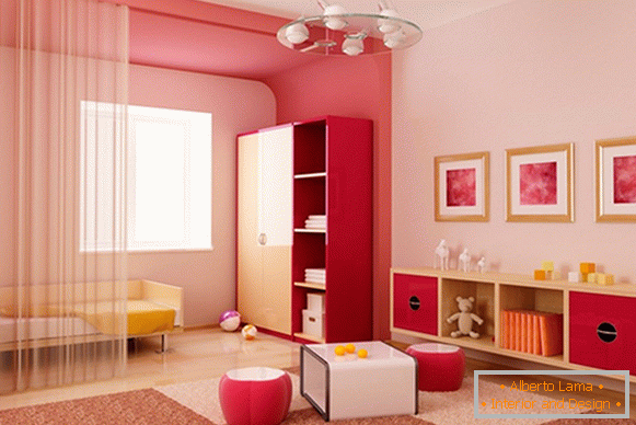 Ružičasta boja na zidovima i plafonu stana - fotografija