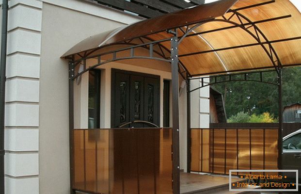 jednostavna veranda od polikarbonata u privatnoj kući