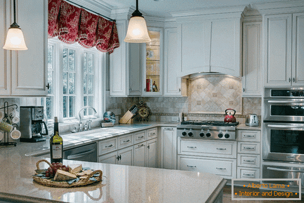 mala kuhinja u stilu Provence fotografije интерьер