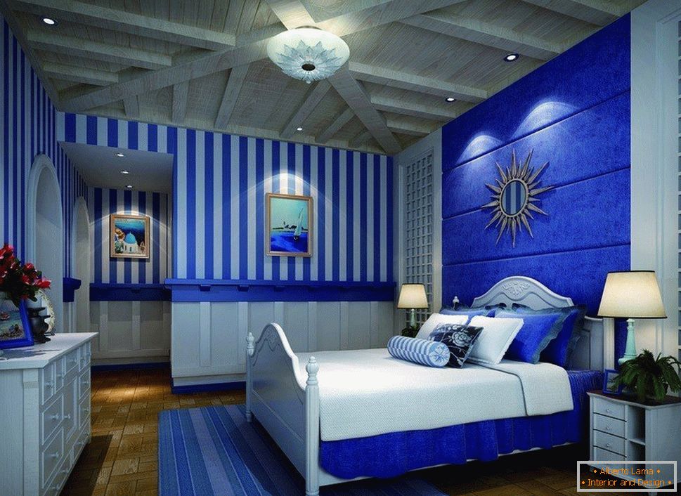 Bijela i plava unutrašnjost spavaće sobe